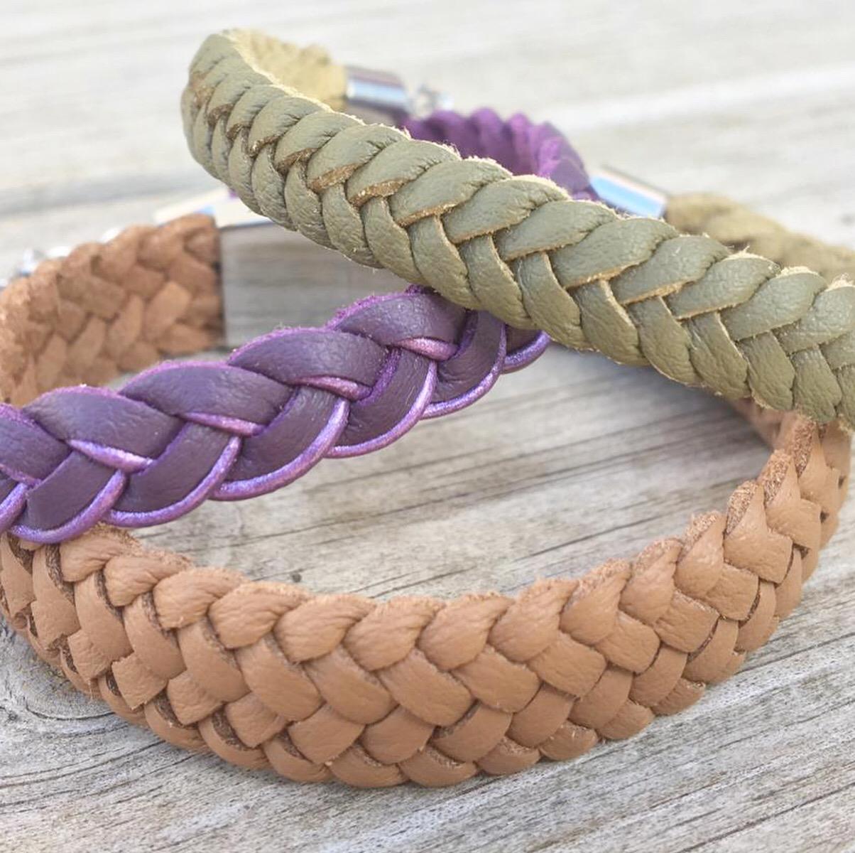 Fläta armband i mockaläder