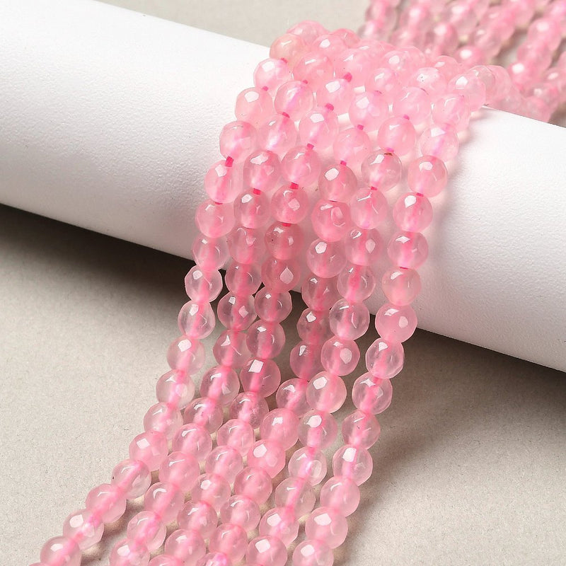 Jade färgad, facetterad, 4mm, 1 sträng (13772)