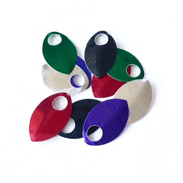 H103 Aluminiumfjäll 15*14 mm, hål 6 mm. Olika färger 10 st.