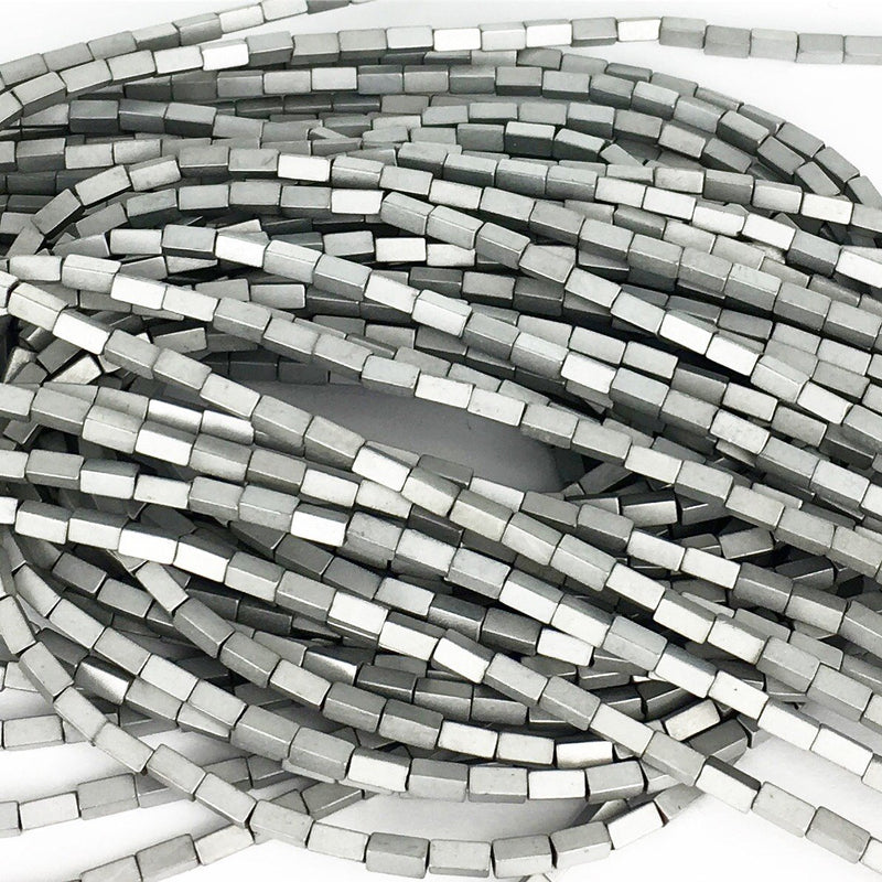 A033 Hematit rektangel 5x2 mm. Matt grå. 1 sträng.