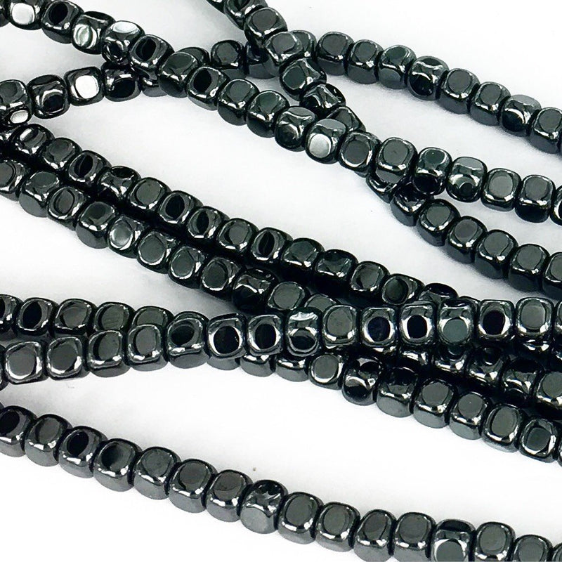 A038 Hematit kuber, 4x4 mm, 1 sträng