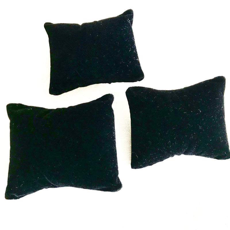 Kuddar i svart sammet. 1 st.
